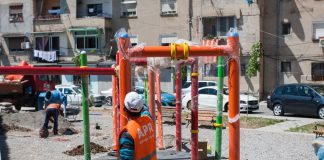 Tiranë, një tjetër kënd për fëmijë në zonën pranë Bllokut të Ambasadave