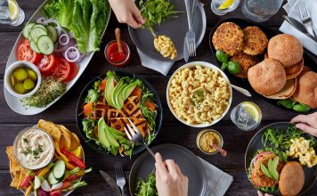 5 këshilla si të ushqehemi gjatë pushimeve