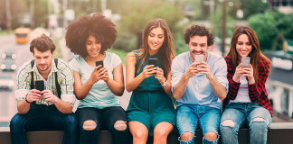 Vjen lajmi i mirë/ Hiqen zyrtarisht tarifat roaming, mund të komunikojmë deri në 99% më lirë (Ja çmimet)