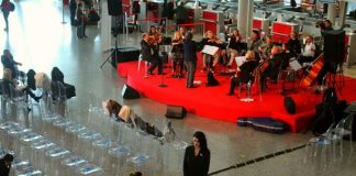 “Aeroporti je ti”, nisma që mikpret me art turistët sapo zbresin në Shqipëri