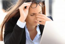 Punoni gjatë në kompjuter? Ja disa këshilla sesi të mbroni sytë