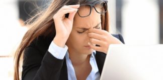 Punoni gjatë në kompjuter? Ja disa këshilla sesi të mbroni sytë