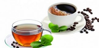 Ujë, kafe dhe çaj; ja pse duhet të pini sa më shumë gjatë verës