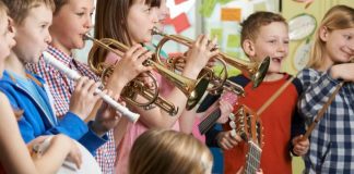 E thotë shkenca: Jepuni fëmijëve instrumente muzikore, jo celularë. Do kenë përftime të jashtëzakonshme