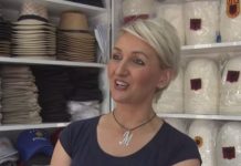 Njihuni me familjen shqiptare që prodhon plisa (qeleshe) prej 100 vjetësh (VIDEO)