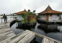 Turizmi ekologjik, njihuni me ishullin e lëvizshëm që lundron mbi 700 mijë shishe plastike