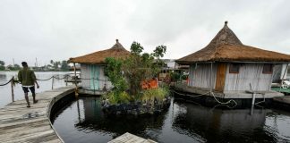 Turizmi ekologjik, njihuni me ishullin e lëvizshëm që lundron mbi 700 mijë shishe plastike