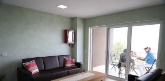 Plazh për të moshuarit! Hapet qendra e re e pushimit për personat e moshës së tretë