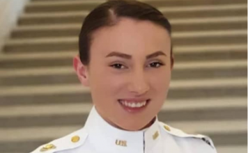 Histori suksesi/ Shqiptarja gradohet majore në institucionin më elitar të SHBA