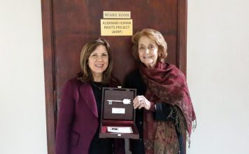 Rose Dosti, gazetarja shqiptare që punoi 35 vite në “Los Angeles Times”