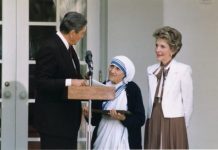 Nënë Tereza, një nga 7 qytetarët e nderit në historinë e Amerikës