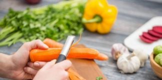 Kanë vlera të shumta shëndetësore, ja pse nuk duhet ta hiqni lëkurën e disa perimeve