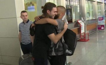 Historia që iu përlot: Australiani e kuptoi që ishte shqiptar, nga Cameroon e ktheu mbiemrin në Shala (VIDEO)