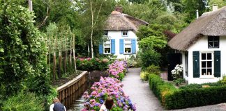 Njihuni me fshatin përrallor ku makinat nuk ekzistojnë (Fotot)