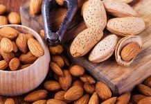 Përse duhet të hani bajame para se të flini, arsyet shkencore