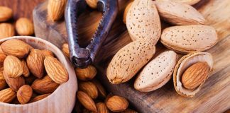 Përse duhet të hani bajame para se të flini, arsyet shkencore