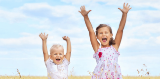 Çfarë emrash po u vënë shqiptarët fëmijëve? Dy më popullorët për vajzat dhe djemtë në 2020