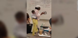 Gjesti fisnik i pedagoges, mban 3 orë në shpinë fëmijën e studentit