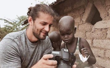 Dikur ishte vetë refugjat, njihuni me shqiptarin që angazhohet në kampin e Kakumas në Kenia