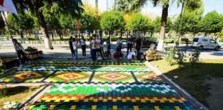 “Shtrohet” qilimi me motive tradicionale në Elbasan (Fotot)