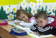 Klasa më e veçantë në Tiranë/ 3 çifte binjakësh në klasë të parë (VIDEO)