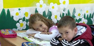 Klasa më e veçantë në Tiranë/ 3 çifte binjakësh në klasë të parë (VIDEO)