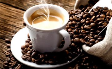 Pini 2 kafe në ditë? Zbuloni çfarë ndodh me trupin tuaj