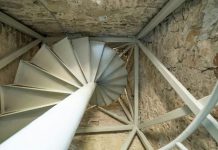 Nis restaurimi i kullës në kalanë e Prezës