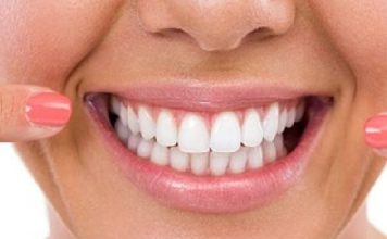 5 ushqimet që ju ndihmojnë të zbardhni dhëmbët