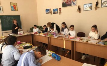 Afërdita dhe Ermelinda, mësueset nga Shqipëria nisin mësimin për shqiptarët e Ukrainës