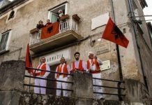 Ngrenë flamurin, arbëreshët nuk e kanë harruar origjinën!