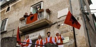 Ngrenë flamurin, arbëreshët nuk e kanë harruar origjinën!