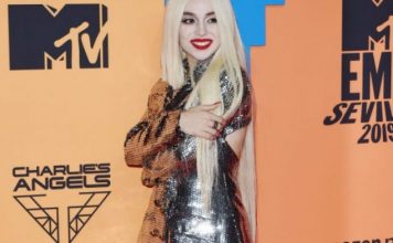 Këngëtarja me origjinë shqiptare Ava Max merr çmimin e parë në MTV EMAs