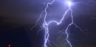 Inteligjenca artificiale parashikon rrufetë 30 minuta para