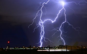 Inteligjenca artificiale parashikon rrufetë 30 minuta para