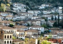 Restaurohet banesa monument kulture në Berat (Foto)