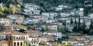 Restaurohet banesa monument kulture në Berat (Foto)