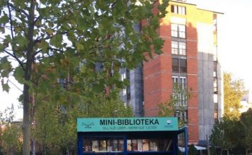 Frymëzuese/ “Sill një libër merr një tjetër”, hapet minibiblioteka e parë