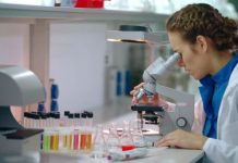 Shqipëria e para, ka numrin më të lartë të grave të diplomuara në shkencë