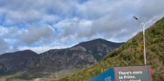 Amazon, 5 kamionë me ndihma dhe 240 mijë dollarë për të dëmtuarit nga tërmeti