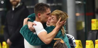 17-vjeçari që theu rekordin, pas golit me Interin vrapon të përqafojë mamanë në stadium (FOTO)