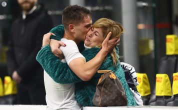 17-vjeçari që theu rekordin, pas golit me Interin vrapon të përqafojë mamanë në stadium (FOTO)