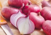 Njihuni me 5 sëmundjet që kuron lëngu i qepës