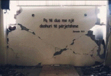 “Po, unë të dua me një dashuri të përjetshme”, pasazhi nga Bibla që mposhti tërmetin