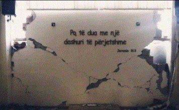 “Po, unë të dua me një dashuri të përjetshme”, pasazhi nga Bibla që mposhti tërmetin