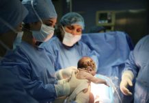 Një vajzë dhe një djalë janë foshnjet e para të 2020 në Tiranë (FOTO)