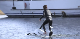 Prezantohet biçikleta elektrike që ecën mbi ujë (VIDEO)