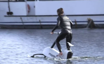 Prezantohet biçikleta elektrike që ecën mbi ujë (VIDEO)