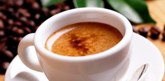 Si ndikon pirja e kafes te shëndeti mendor dhe humori juaj