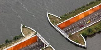 Makinat poshtë, anijet sipër/ Nënkalimi unik i Holandës (FOTOT)